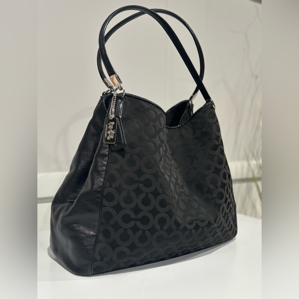Coach Phoebe Shoulder Bag F19232 – Black Signature Jacquard & Leather - Picture 3 of 9
